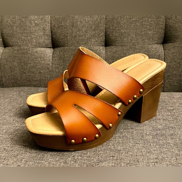 NWOB C Comfort Est. 1946 Cognac Brown Strappy Heeled Sandals - Picture 6 of 11